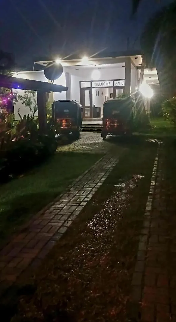 Negombo Royal Villa By Hotel Oviniru